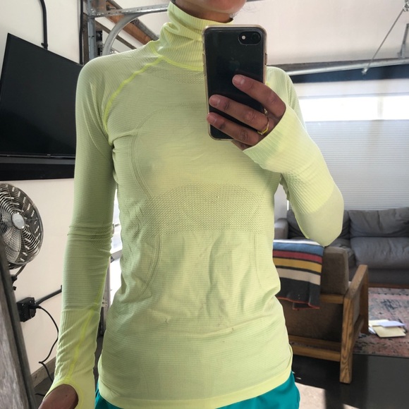 Lululemon Run : Swiftly Turtleneck in yellow - Picture 4 of 9